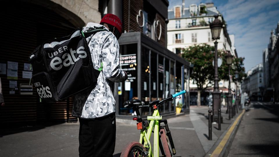 Paris : toujours «en colère», les livreurs Uber Eats prévoient de manifester à nouveau ce samedi