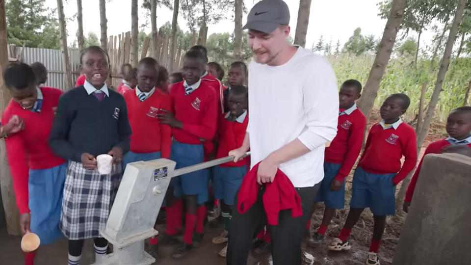MrBeast : le youtubeur le plus connu du monde vient de construire 100 puits en Afrique