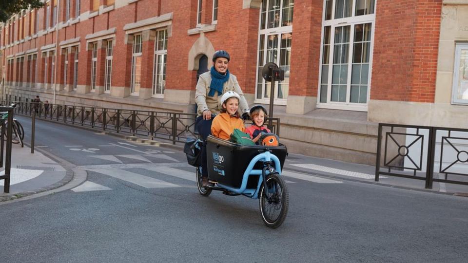 Île-de-France : le service de location de vélos électriques Véligo va doubler sa flotte de modèles «cargos»