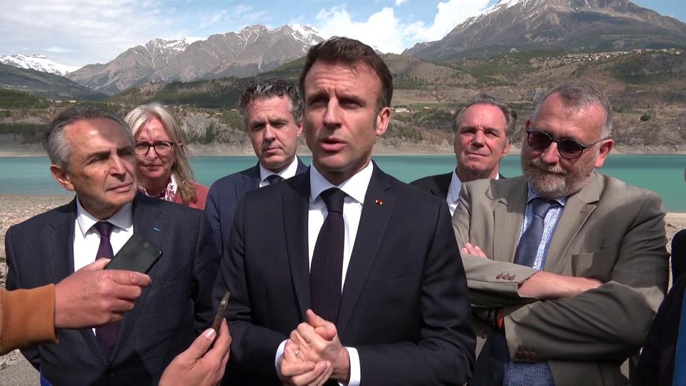 Réforme des retraites : la contestation ne «veut pas dire que tout doit s'arrêter», prévient Emmanuel Macron depuis les Hautes-Alpes