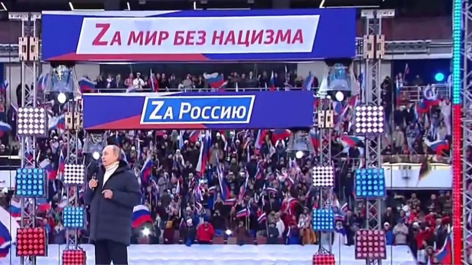 Guerre en Ukraine : Pourquoi la lettre Z est-elle mise en avant derrière Vladimir Poutine lors de son discours dans un stade de Moscou ?