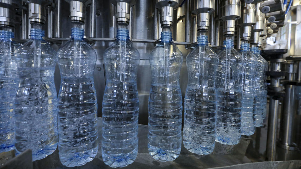 78% des bouteilles d'eau contiennent des microplastiques