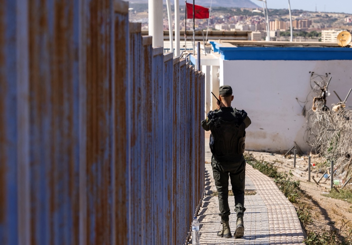 Inmigrantes ilegales marroquíes intentaron entrar en el enclave español de Melilla