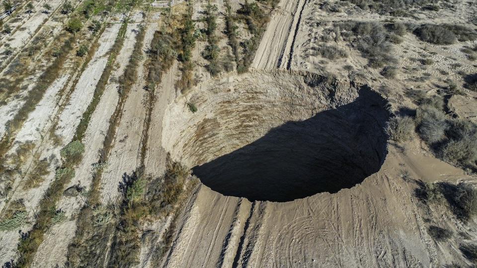 Chile: La repentina aparición de un agujero con un diámetro de 25 metros causa revuelo