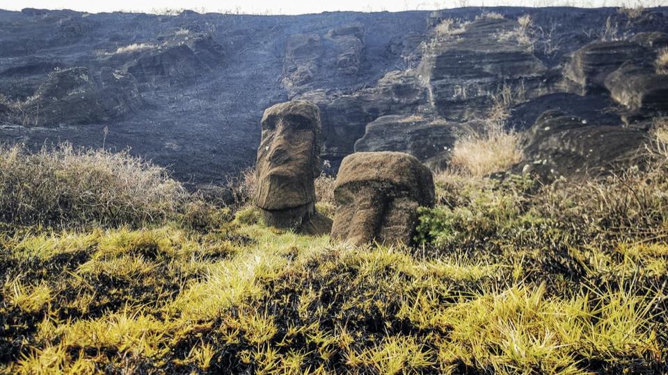 Isla de Pascua: estatuas moai dañadas permanentemente por el fuego