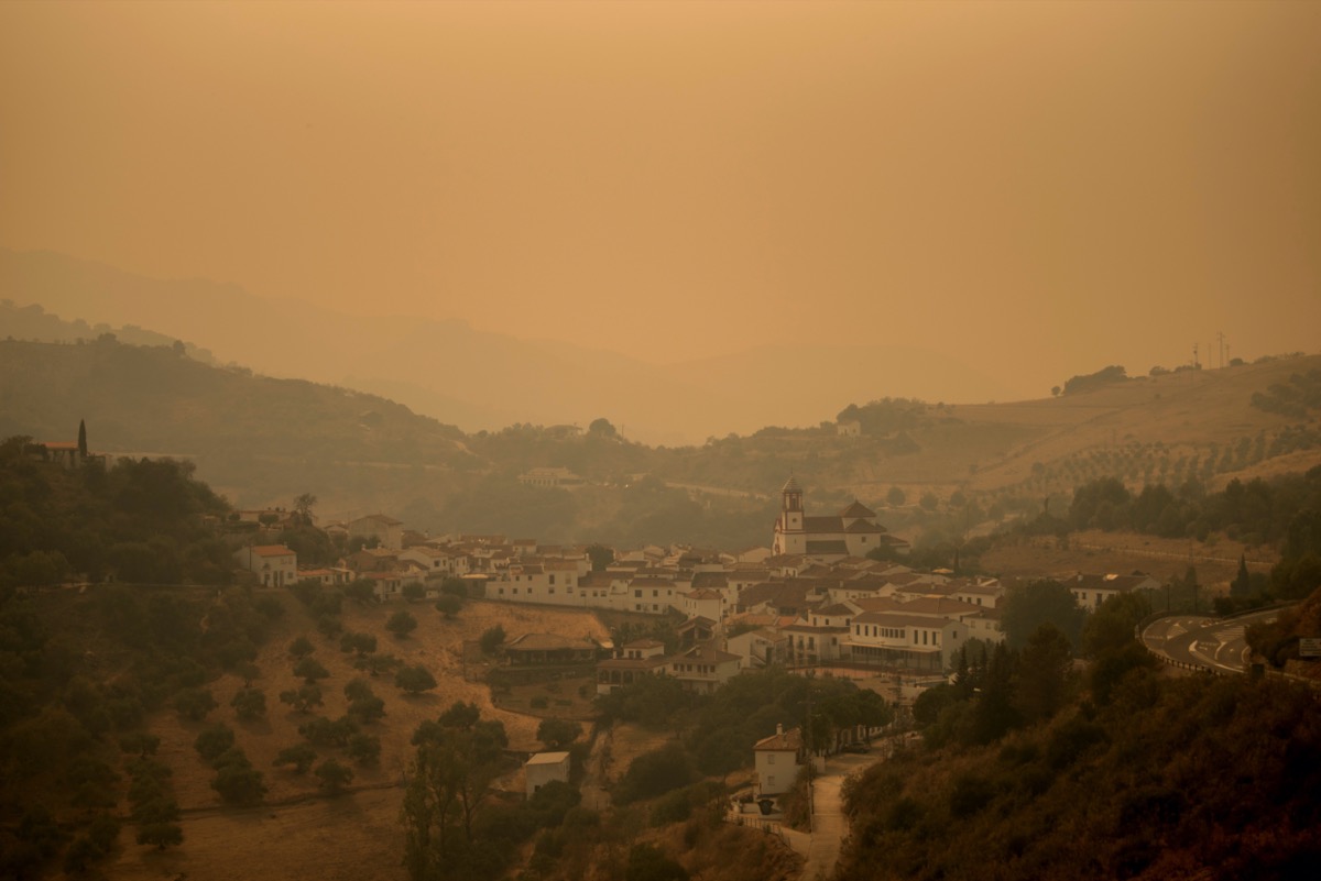 Incendio gigante en el sur de España, autoridades realizan evacuaciones