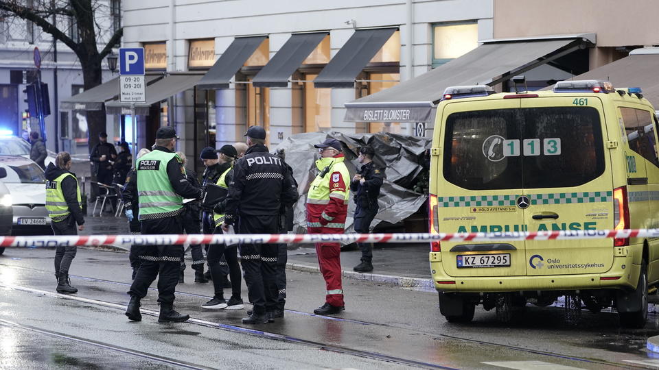 Norge: politifolk angrepet med kniver