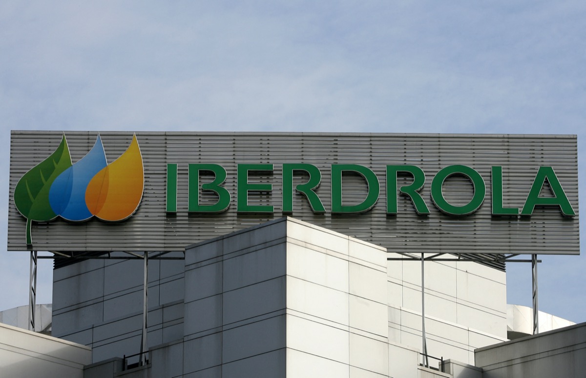 Elettricità: Iberdrola risolve migliaia di contratti con clienti francesi
