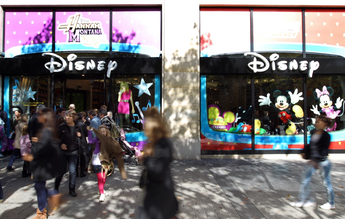 Photo of Paris: Why did the Disney store on the Champs-Elysées close its doors?