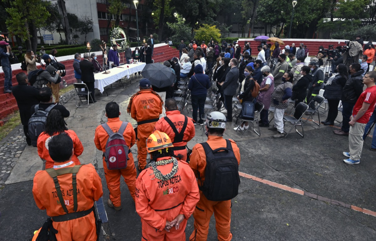 Photo of México: Terremoto de magnitud 7.4 golpea el centro del país