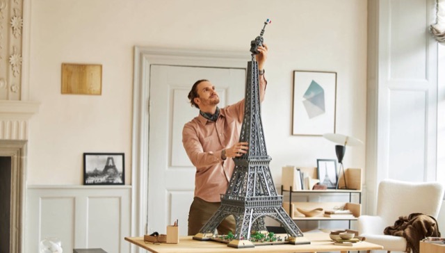 Insolite. Une Tour Eiffel de 10 001 briques : Lego dévoile sa plus grande  boîte de construction