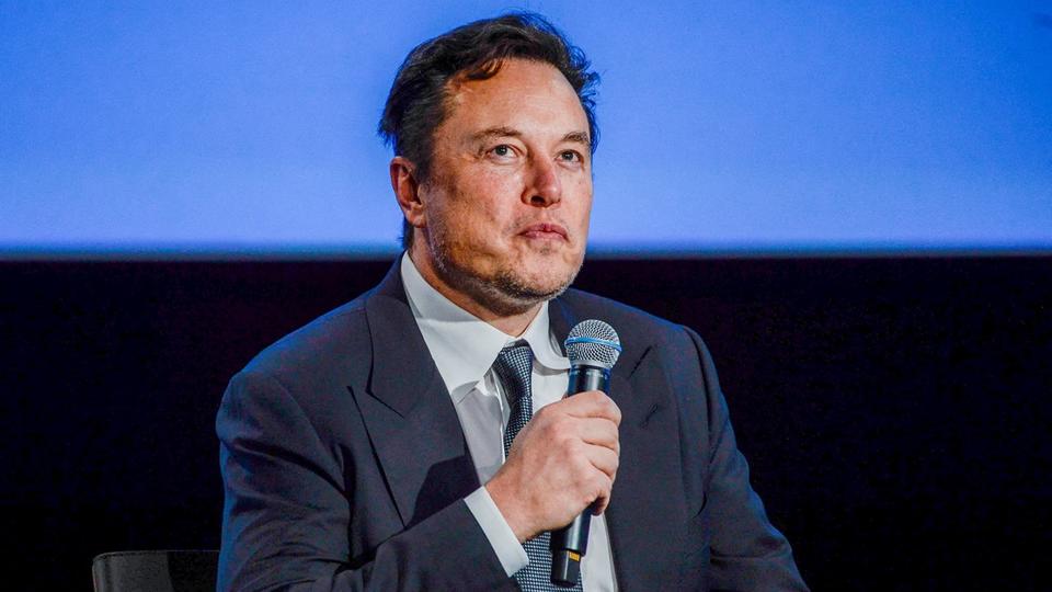 ‘Grote risico’s voor de mensheid’: Elon Musk en honderden experts roepen op tot het doorbreken van AI