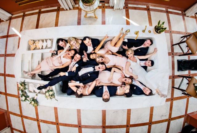 jeff-tisman-the_bridal_party_attendees_to_wedding_couple_on_wedding_day-taille640_656df347d51ea.jpg