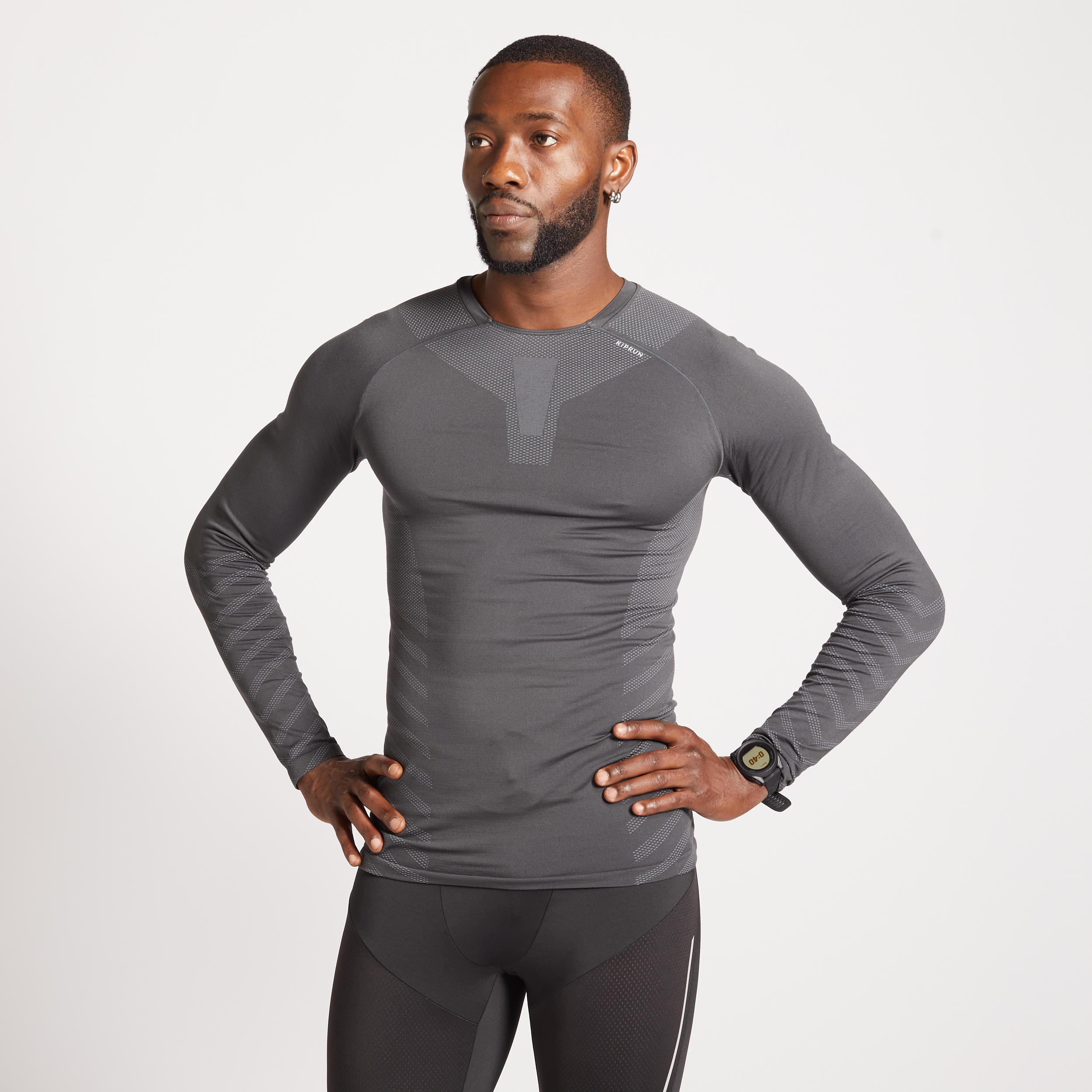 t-shirt-running-manches-longues-hiver-respirant-homme-kiprun-skincare-gris_65817a80afadc.jpg
