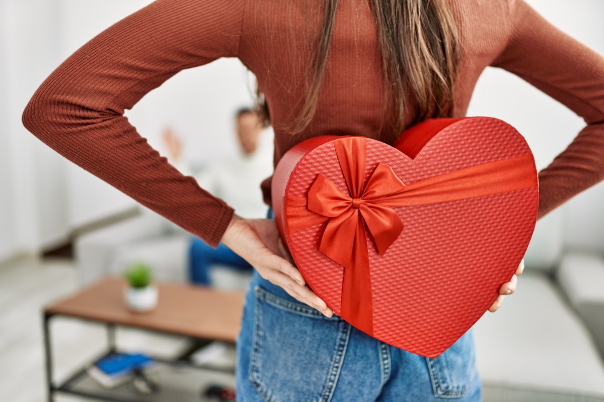 Cadeau Saint-Valentin homme 2024, +130 idées personnalisées & romantiques