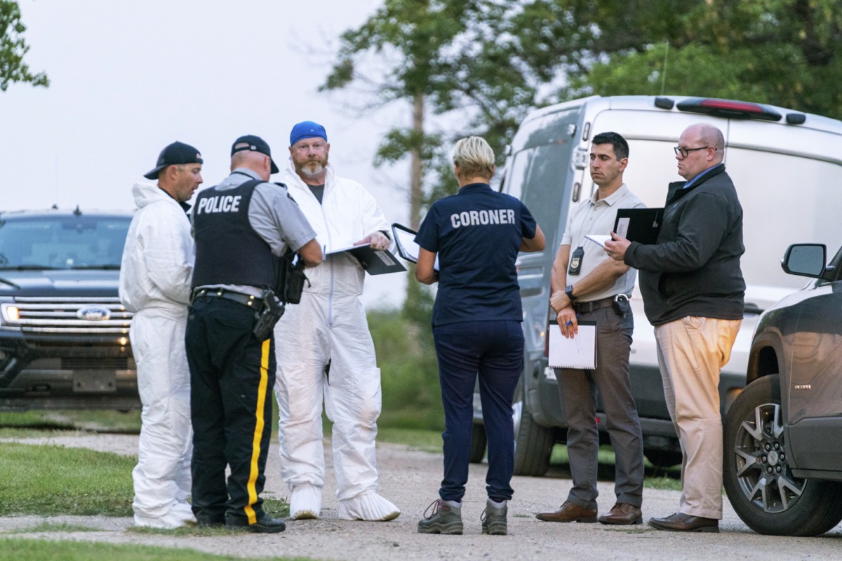 Canada: 10 dead in knife attack, two suspects wanted