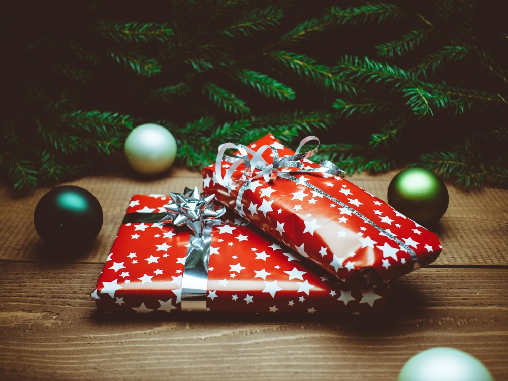 Noël au boulot : 10 idées cadeaux pour vos collègues à moins de 25