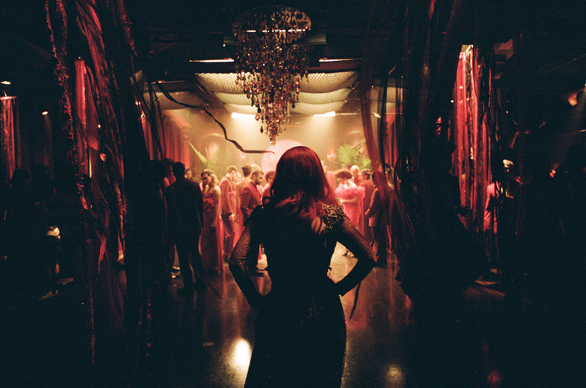 jessica-chastain-the-death-and-life-of-john-f-donovan-ballroom.jpg