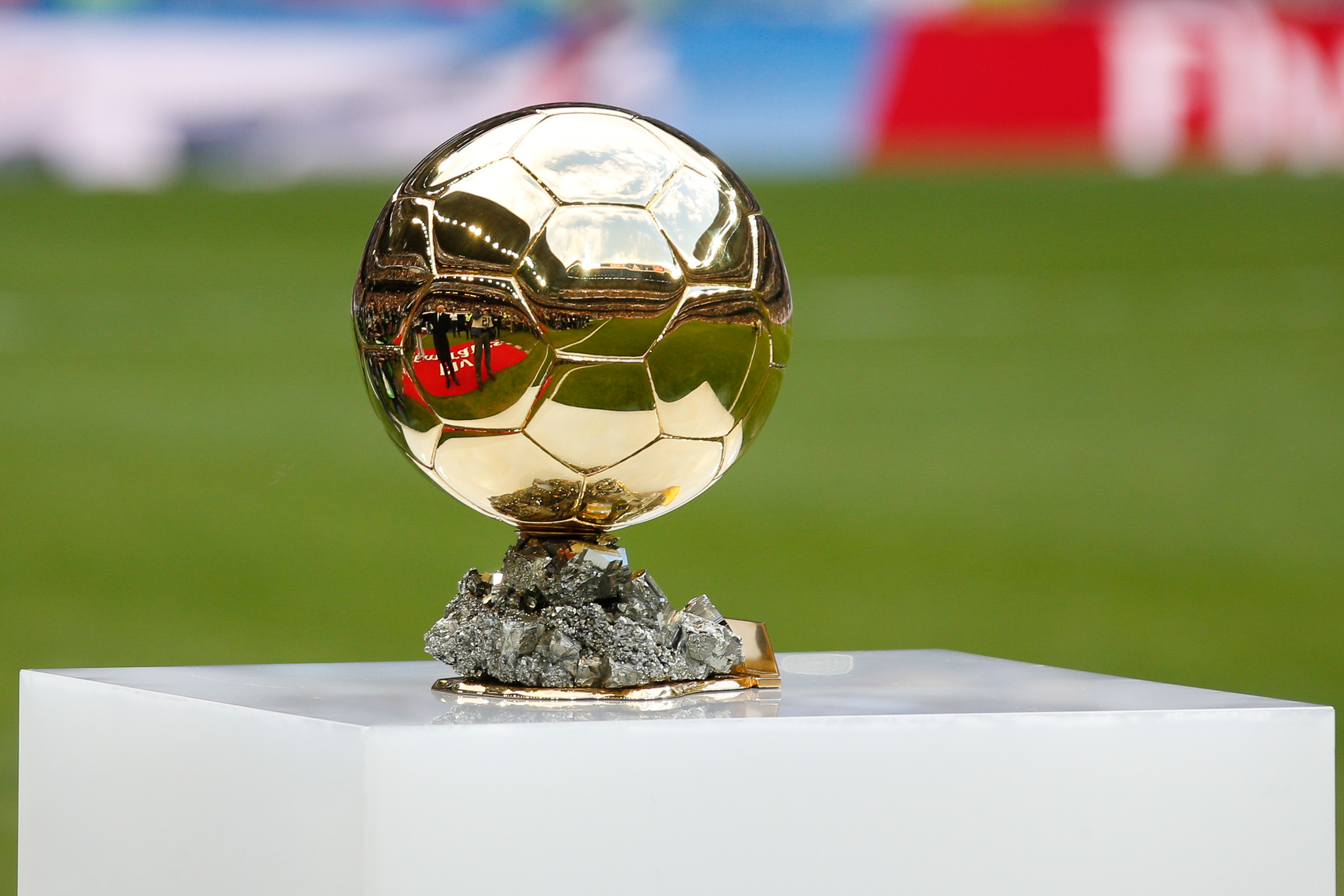 Football : le Ballon d'Or ne sera pas décerné en 2020, en raison