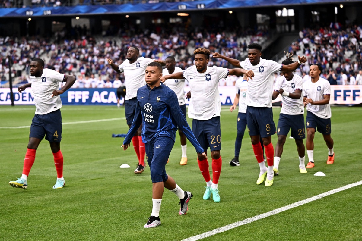 Selección de Francia: ¿Por qué los Blues llevaban la camiseta femenina durante el calentamiento?