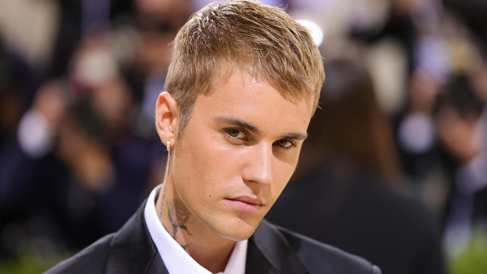 “Don’t buy it!”  : Angry Justin Bieber urges H&M to withdraw a collection bearing his name from sale