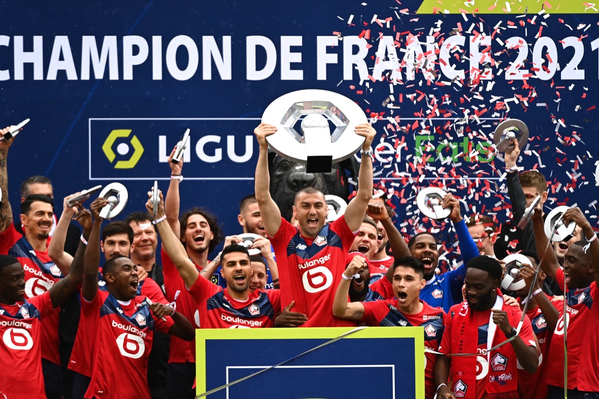 Ligue 1 le Losc a reçu son trophée de champions devant