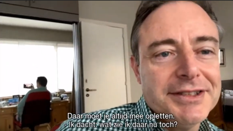 Photo of Vidéo: le maire d’Anvers surpris sans pantalon lors d’un entretien