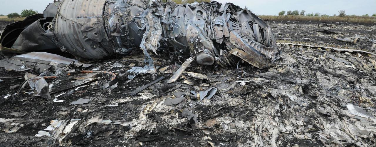 Un avion de ligne malaisien s'est écrasé jeudi dans l'Est de l'Ukraine, dans une zone contrôlée par les séparatistes prorusses, et le président ukrainien Petro Porochenko n'a pas exclu qu'il ait pu être abattu, tandis qu'aucun survivant n'a été retrouvé.