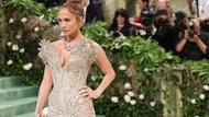 MET Gala : Jennifer Lopez adopte la «naked dress» et fait sensation