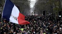 Selon le ministère de l'Intérieur, 615.000 personnes ont manifesté dans toute la France mardi 17 décembre contre la réforme des retraites, mouvement qui dure désormais depuis 14 jours. 