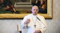 Pour le pape François, un revenu universel «reconnaîtrait et honorerait les tâches nobles et essentielles» accomplies par les travailleurs pauvres et précaires.