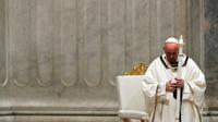 Le pape François préside la veillée pascale, dans la basilique Saint-Pierre  vide de fidèles, le 11 avril 2020 au Vatican  [REMO CASILLI / POOL/AFP]