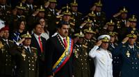 Le président vénézuélien Nicolas Maduro (c) lors d'une cérémonie militaire au cours de laquelle il est sorti indemne d'un attentat aux drones, le 4 août 2018 à Caracas [Juan BARRETO / AFP]