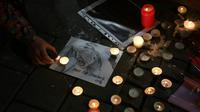 Des bougies en hommage aux victimes de l'attentat de Strasbourg, photographiées le 13 décembre à Strasbourg [Alain JOCARD / AFP]