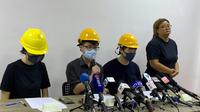 Trois membres du mouvement pro-démocratie, le visage couvert par un masque, donnent une conférence de presse "par le peuple, pour le peuple", le 6 août 2019 à Hong Kong  [Vanessa YUNG / AFP]