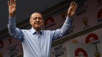 Le président Recep Tayyip Erdogan lors d'un meeting le 23 juin 2018 à Istanbul [Aris MESSINIS / AFP]