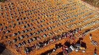 Un cimetière aménagé pour les victimes du coronavirus à Manaus, au Brésil, le 21 avril 2020 [MICHAEL DANTAS / AFP]