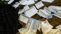 Dépouillement dans un bureau de vote à Harare, le 30 juillet 2018  [MARCO LONGARI / AFP]