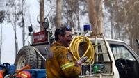 Un pompier à Batlow, dans le sud-est de l'Australie, le 8 janvier 2020 [SAEED KHAN / AFP]