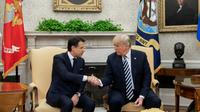 Le président américain Donald Trump (à droite) reçoit le premier ministre italien Giuseppe Conte, dans le Bureau ovale, le 30 juillet 2018  [SAUL LOEB / AFP]