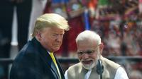 Le président américain Donald Trump (g) et le Premier ministre indien Narendra Modi à Motera, près d'Ahmedabad (Inde), le 24 février  2020 [Money SHARMA / AFP]