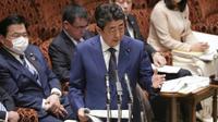 Le Premier ministre japonais Shinzo Abe devant le Parlement à Tokyo le 23 mars 2020 [- / JIJI PRESS/AFP]