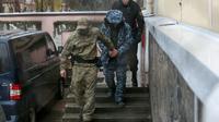 Un marin ukrainien détenu par la Russie, après une audition à Simferopol, en Crimée, le 28 novembre 2018 [STR / AFP/Archives]