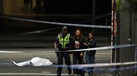 La police évacue des personnes des lieux d'une attaque au couteau à Melbourne, le 9 novembre 2018 [WILLIAM WEST / AFP]