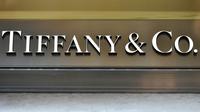 Le géant mondial du luxe LVMH souhaite acquérir le joaillier américain Tiffany, célèbre pour ses bagues de fiançailles, a indiqué à l'AFP dans la nuit de samedi à dimanche une source proche du dossier. [Vincenzo PINTO / AFP/Archives]