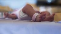 Avec 3,7 décès d'enfants de moins d'un an pour 1.000 naissances vivantes, la mortalité infantile est stable en France depuis une dizaine d'années [FRED DUFOUR / AFP/Archives]