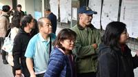 Des Taïwanais font la queue pour aller voter à l'occasion de l'élection présidentielle de cette île de 23 millions d'habitants samedi 11 janvier. [Sam Yeh / AFP]