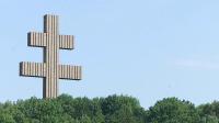 A Colombey-les-Deux-Eglises, en Haute-Marne, la crois de Lorraine fait 40 mètres de haut.