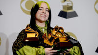 Billie Eilish a raflé la mise dans les quatre catégories majeures des Grammy Awards, la plus jeune à avoir réussi un tel exploit depuis le début de la compétition. 