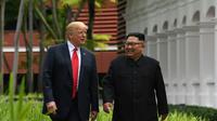 Le leader nord-coréen Kim Jong Un et le président américain Donald Trump à Singapour le 12 juin 2018 [SAUL LOEB / AFP]